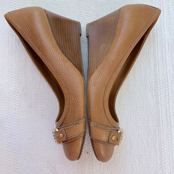 Tory Burch Natalya Pebbled Leather Saddle Brown Pumps Wedges Size 8.5 - Picture 7 of 8